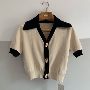 Commence short sleeve sweater w/ gold closures. Nice big collar, sand/black